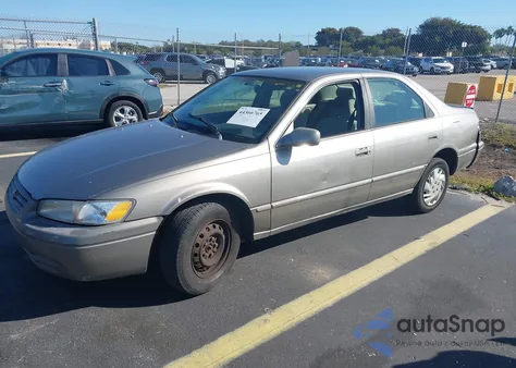 1999 Toyota Camry Ce z USA, uszkodzony, nr VIN 4T1BG22K0XU606623
